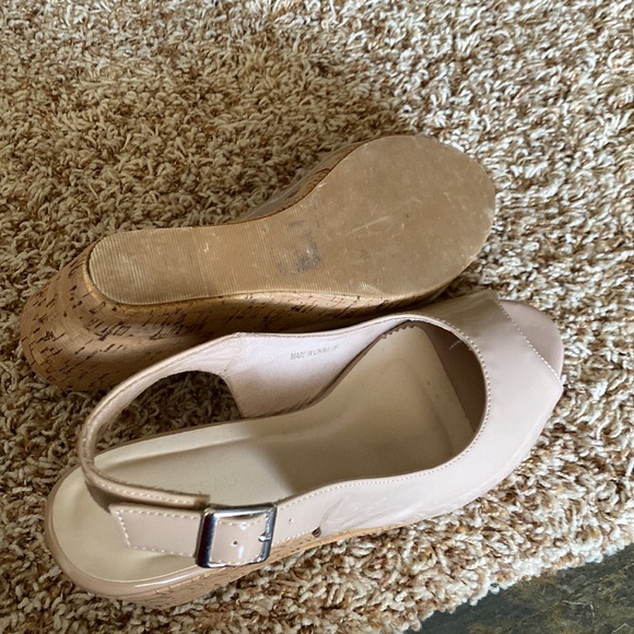 Le Chateau Cork Wedge Heels - Picture 3 of 3